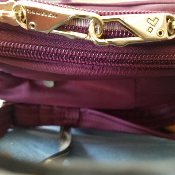 TRAVELON ANTI-THEFT DOMED CROSSBODY MEDIUM SIZE WINE - Picture 10 of 11